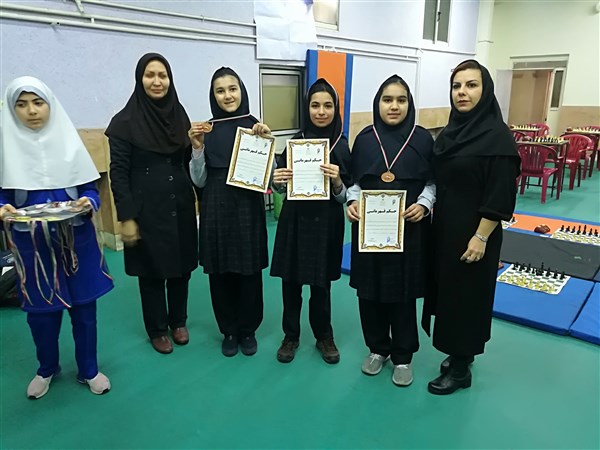 کسب مقام دوم در مسابقات منطقه ای شطرنج دختر عزیزمان صبا صدیق پور و کسب مقام سوم و ششم تیم منطقه ای 